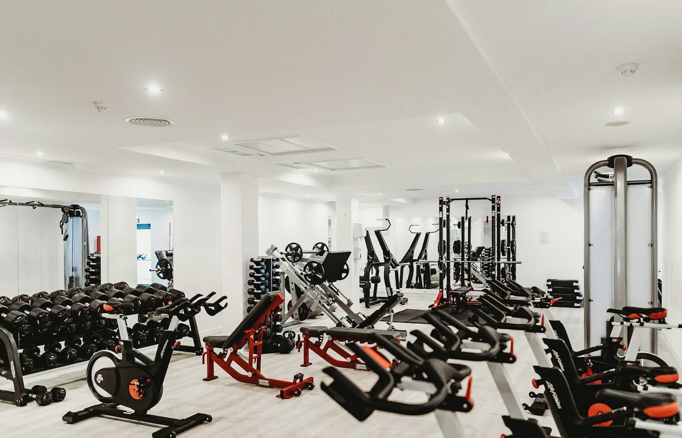 Moderní fitness centrum s profesionálním vybavením
